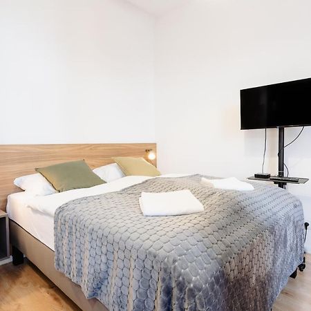 Elegant Very Berry Studios In Poznan Center By Noclegi Renters Exterior foto