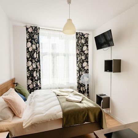 Elegant Very Berry Studios In Poznan Center By Noclegi Renters Exterior foto