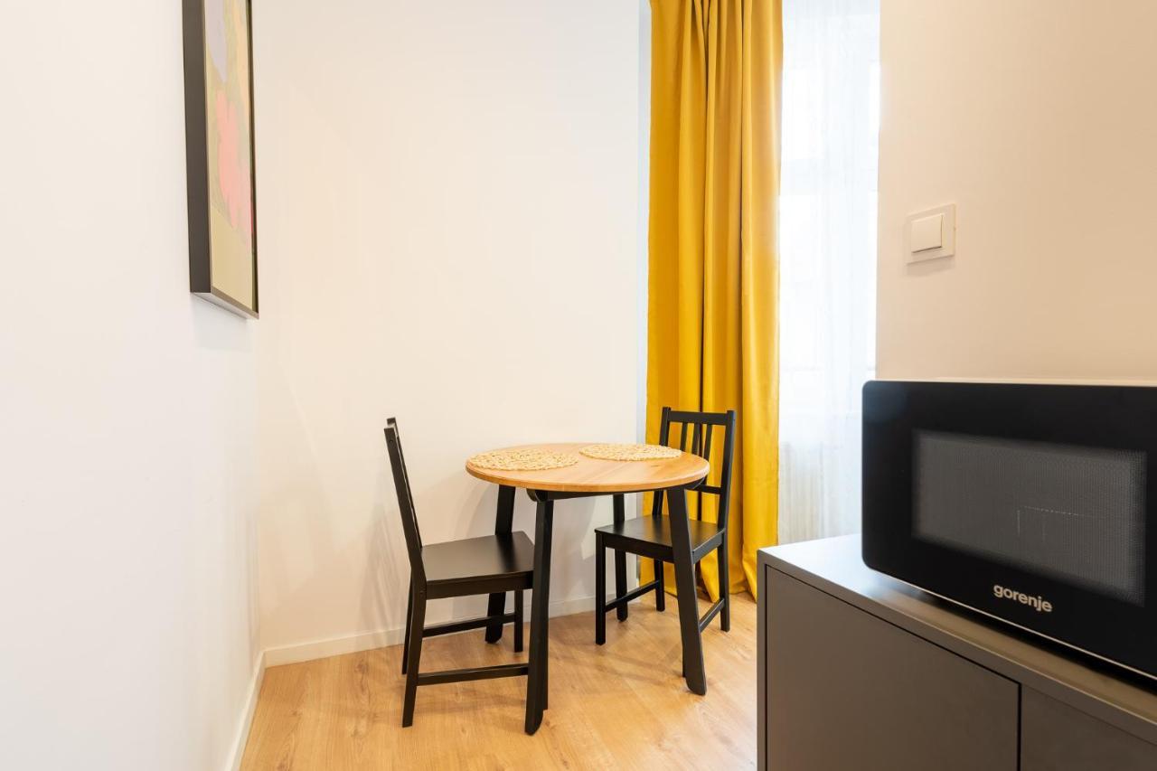 Elegant Very Berry Studios In Poznan Center By Noclegi Renters Exterior foto